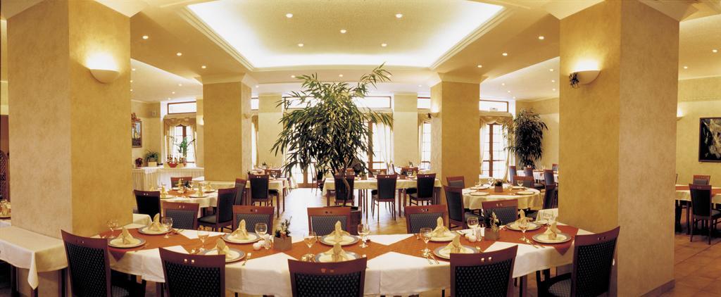 Hasik Hotel Magyarpolány المظهر الخارجي الصورة